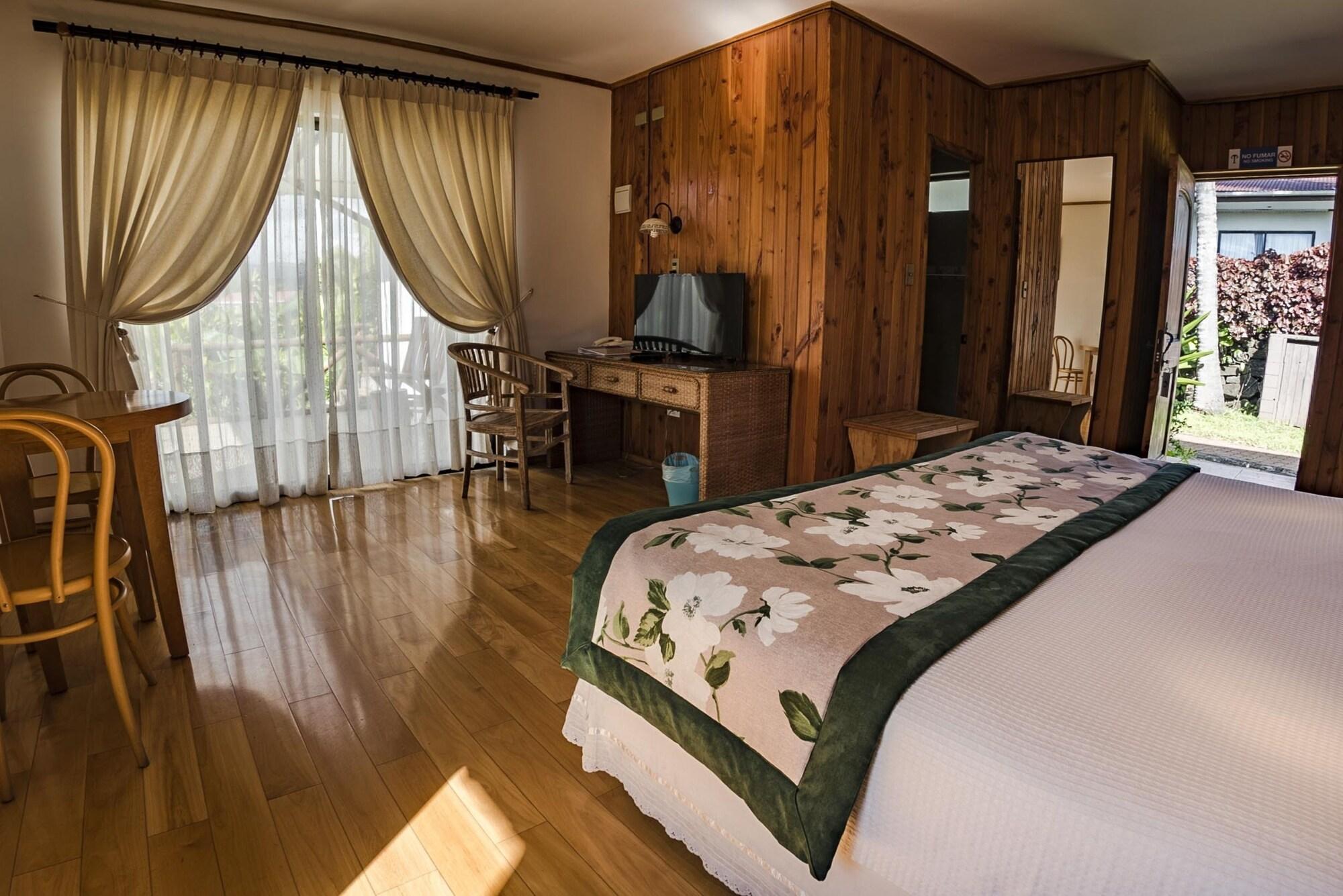 Taha Tai Hotel Ханга Роа Екстериор снимка