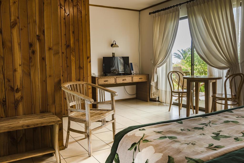 Taha Tai Hotel Ханга Роа Екстериор снимка